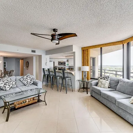 Daytona Beach Shores Condo With Oceanfront Pool!